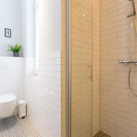 Bellevue App 02 דירה *